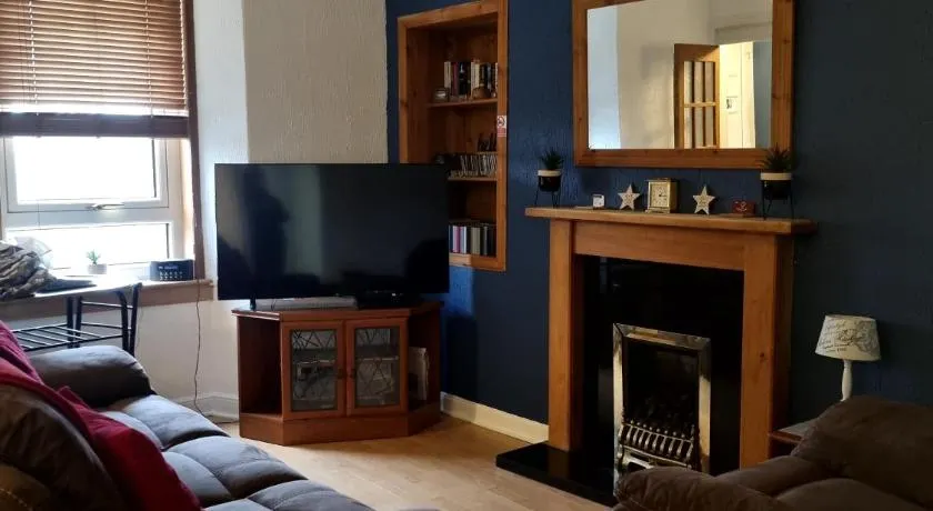 Brucefield Avenue, Dunfermline - Image 1