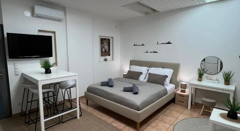 Cozy Apartments in Central Location with Free Parking - Image 1
