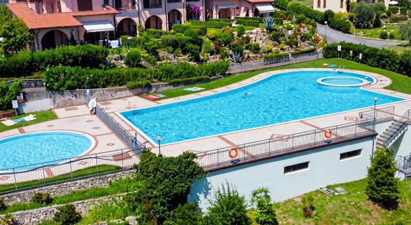 Gaino lake escape & pool - Image 1