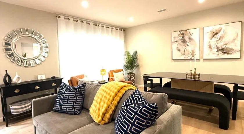 Coastal Escape in Redondo Beach - Image 1