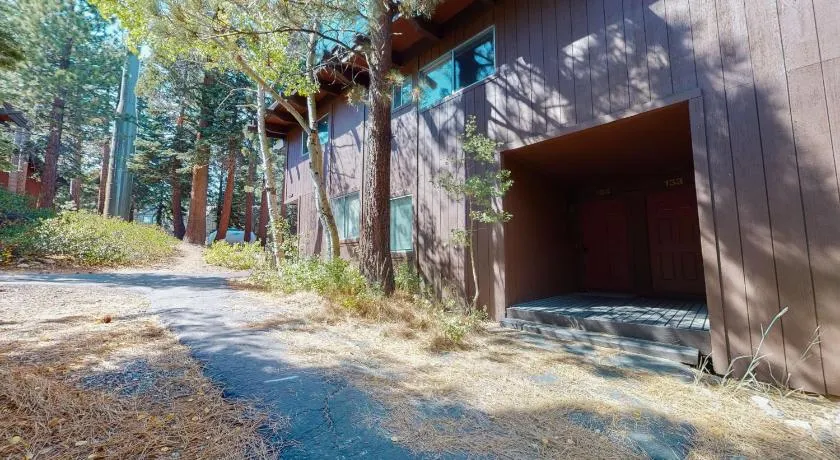 Mammoth Estates 2 Bedroom Condos Near Mammoth Village - Image 1