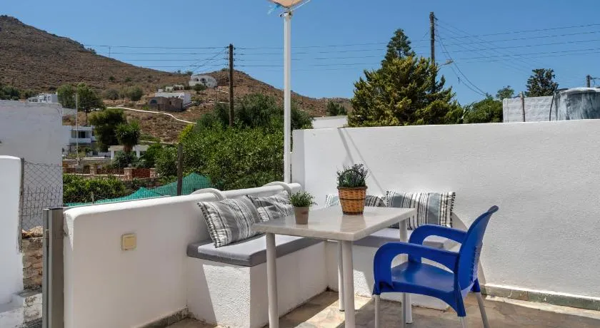 Apartamento en hotel 'Pico Bello Patmos 14' con vistas a la montaña, Wi-Fi y aire acondicionado - Image 1