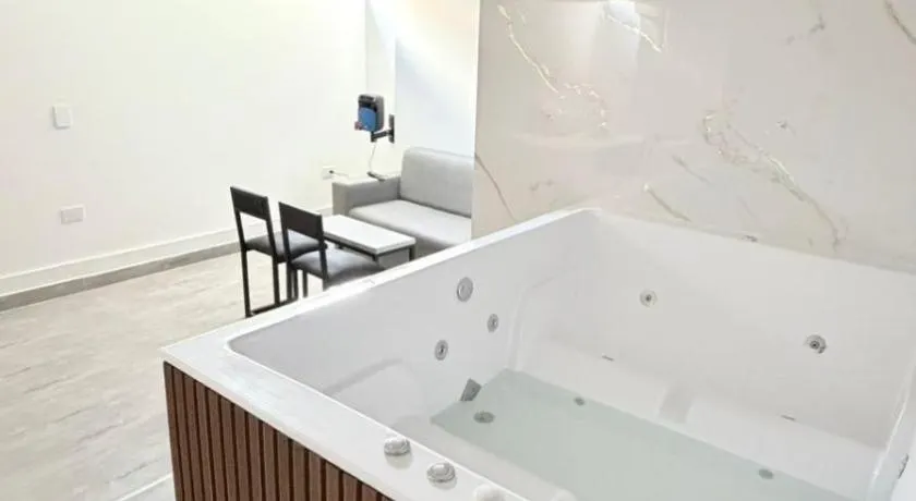 atlanthis luxury - Image 1