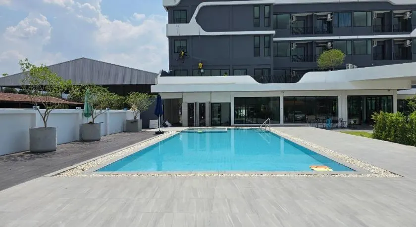 Manee Mantra Hotel, Kanchanaburi - Image 1