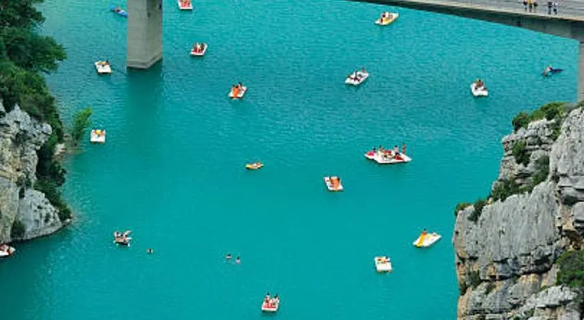 Camping prés des Gorges du Verdon et Du Lac De Ste Croix 04500 Tout Equipé Confort Calme Lavande - Image 1