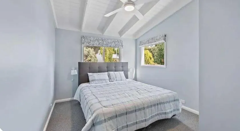 Beautiful hill side house - Image 1