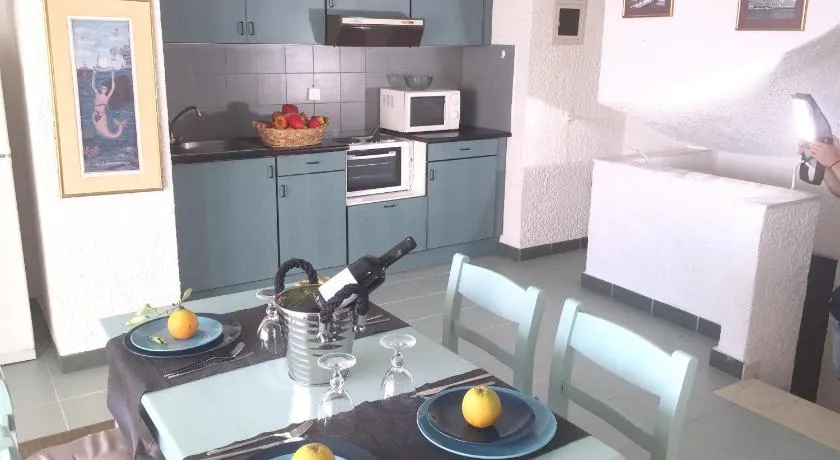 Chic seaside apartment in Akrogiali - 60 sqm - Sea view - Image 1