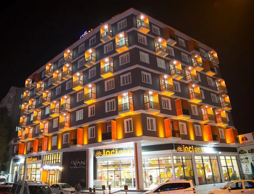 Van Hotel - Image 1