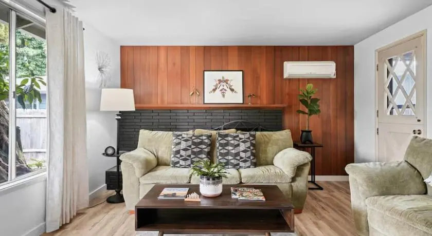 The Jasmine House - Cute & Centrally Located home - Image 1