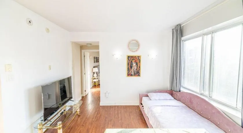 1 BDR at heart of DT, walk to 2 metros, Concordia - Image 1