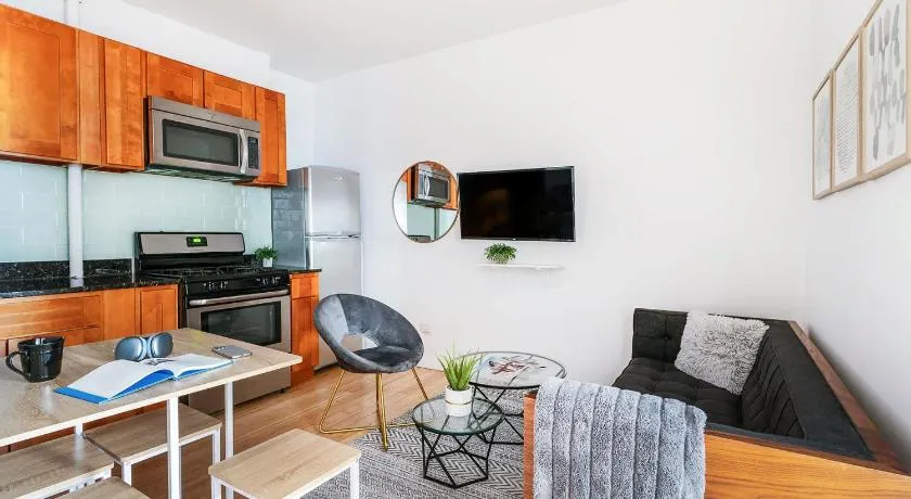 102-1A Best Value 2BR Apt Near Central Park - Image 1