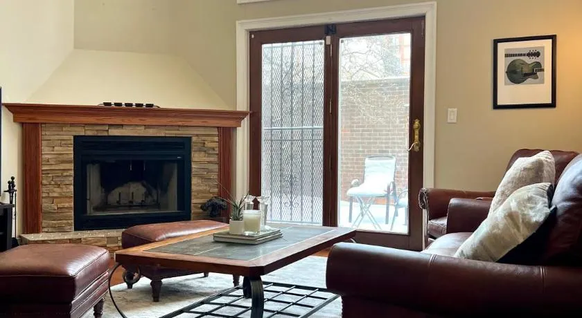 4 Bedroom Home in Best Location Parking Fireplace Back Yard Pets Welcome - Image 1