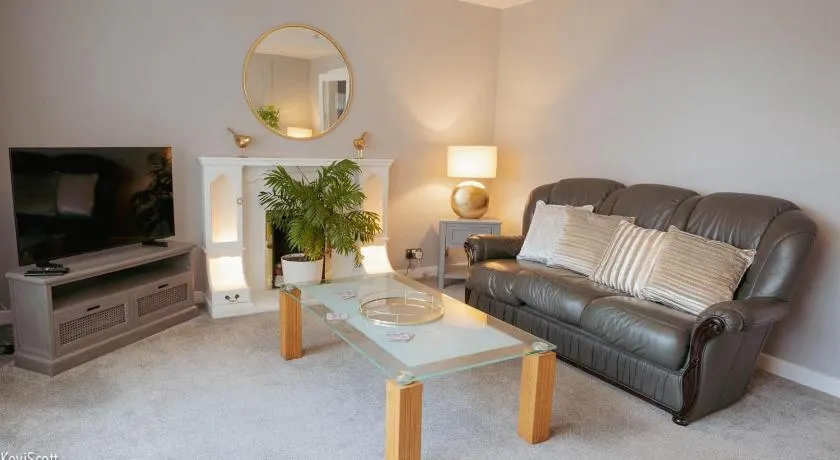 Modern 3 Bedroom home. A perfect base for Golfers - Image 1