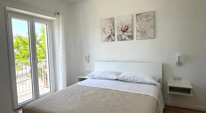Lou's Apartment - Image 1