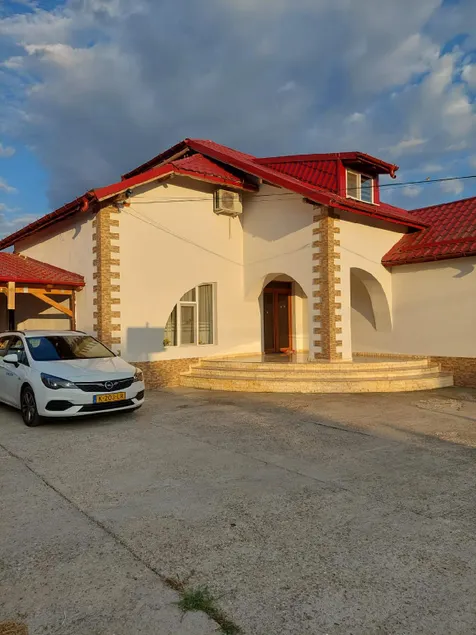 Cozy and modern house - Image 1