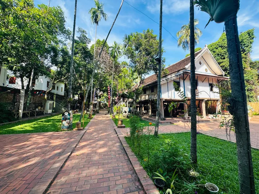Thatsaphone Hotel - Image 1