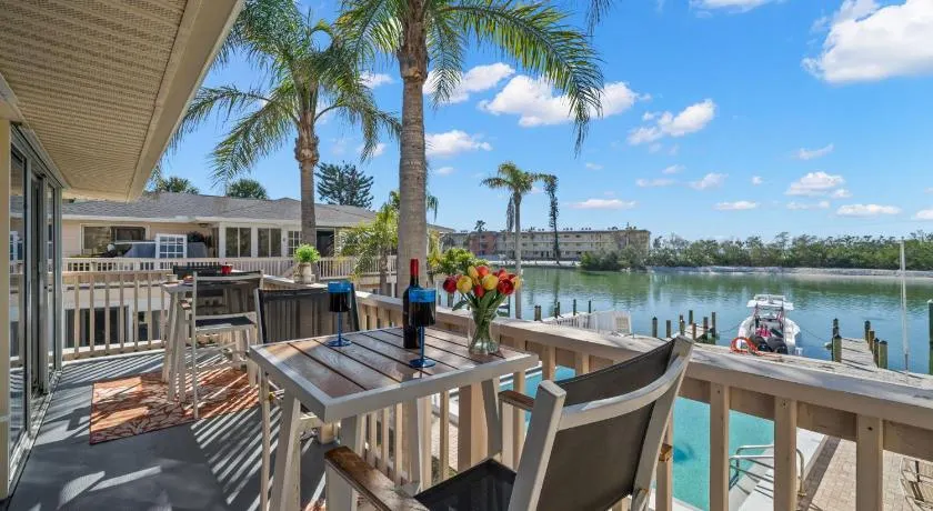 Bayside Escape-Condo w Dock Pool and Near Beach - Image 1