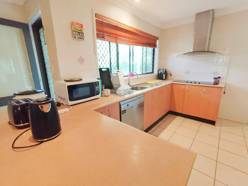 Sunnybank room rental 4K02 - Image 1