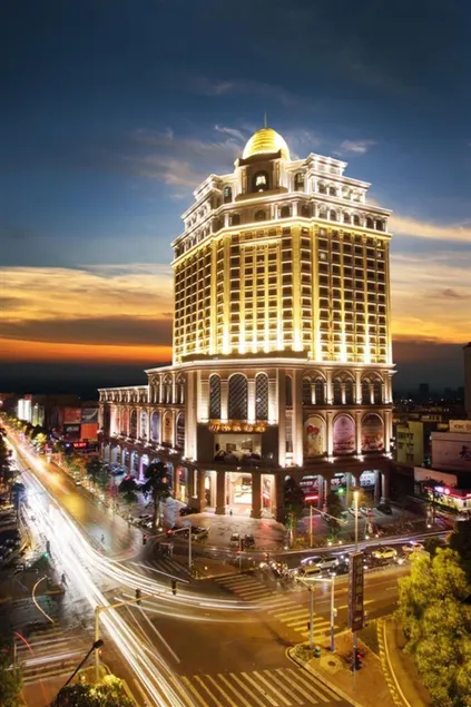 Elong Me Hotel - Image 1