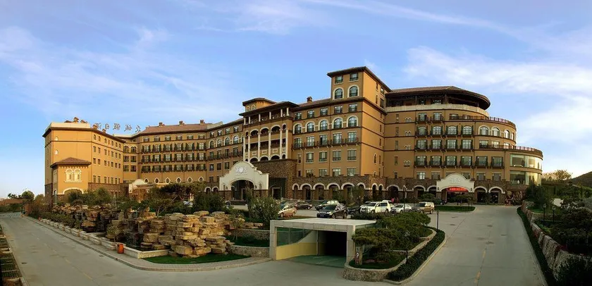 Zhongcheng Holiday Hotel - Image 1