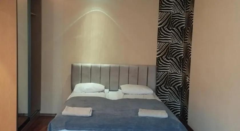 Airport Apartments - Image 1
