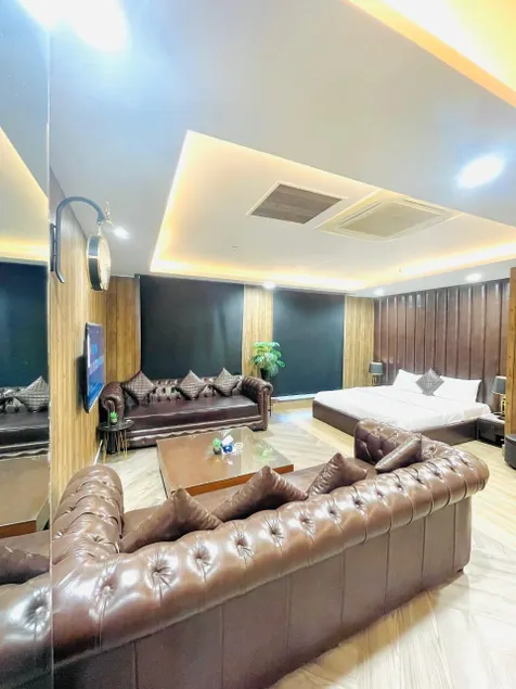 Studio apartment by Alvis Suite - Penta Square DHA Lahore - Image 1