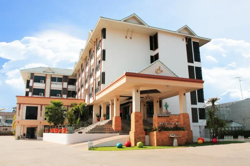 Ayara Grand Palace Hotel - Image 1