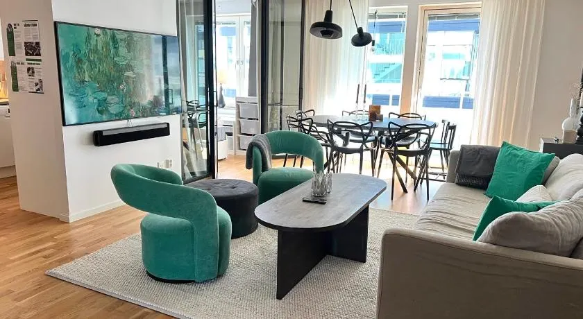 Newly produced and bright apartment close to metro - Image 1