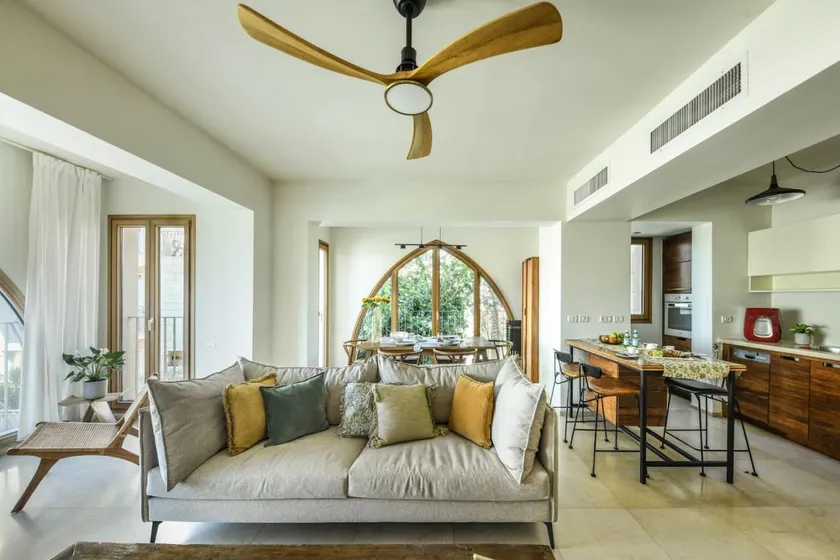 Mamad Breathtaking 3 BR Apt w Sea View in Central - Image 1