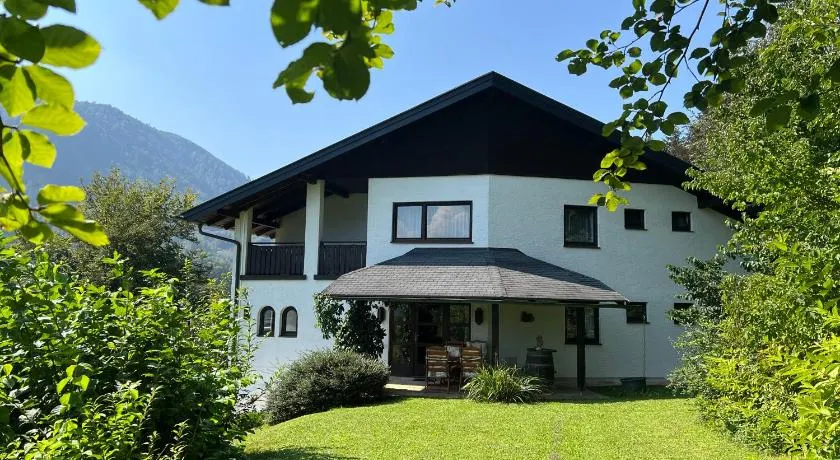 Die Landhausvilla in Unterach am Attersee - Image 1