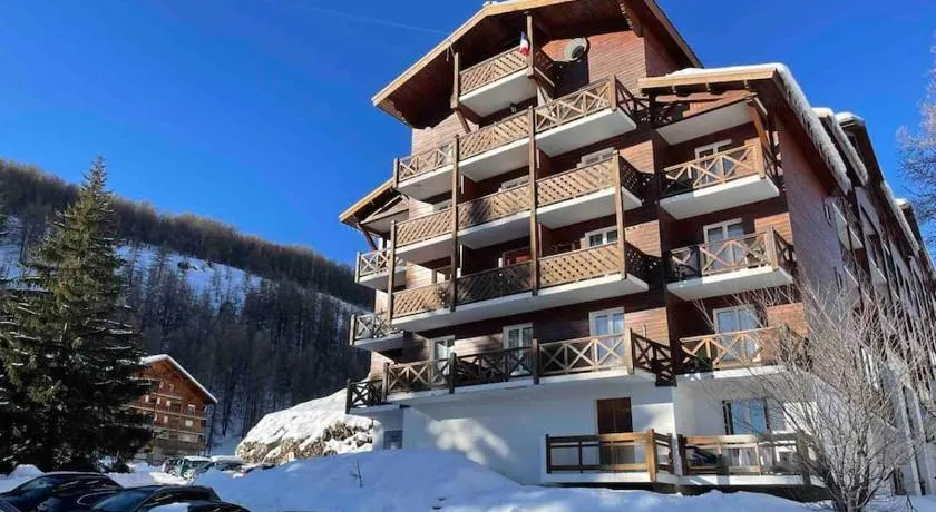 Allos, logement pieds des pistes, à 10 minutes de la base de loisirs - Image 1