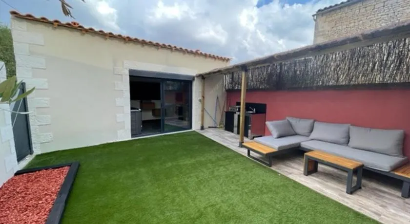 - Le Nuage - Unique, espace Spa privatif et jardin avec plancha et salon privatif, stationnement public gratuit - Image 1