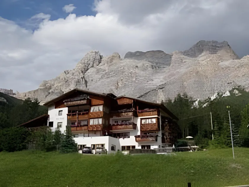 Hotel Ciasa Ai Pini - Image 1