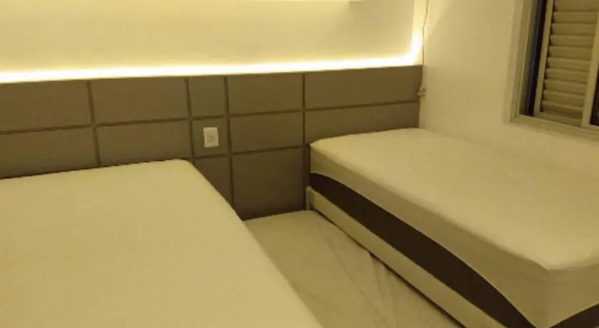 Apt Guarujá Enseada lado praia FAN 1 dorm Tv Netflix Wi-Fi Ar até 5 pessoas - Image 1