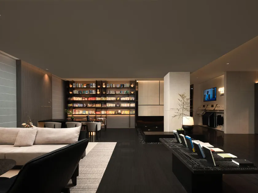 Wuhan Hubei Provincial Museum, Atour Hotel on Donghu Road - Image 1