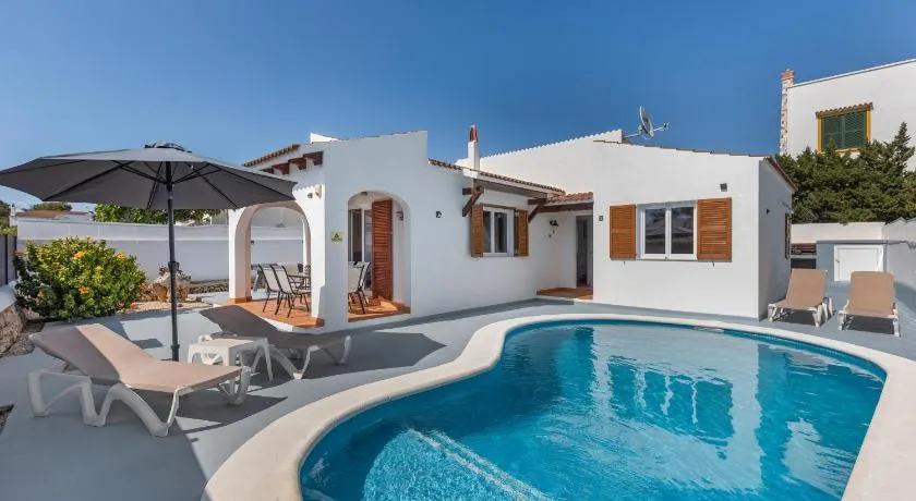 Villa Rose mit Grill, Billardtisch, Pool und internationalen Sat-TV-Kanälen - Image 1