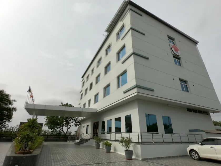 Vadpadraka Hotel And Resort - Image 1