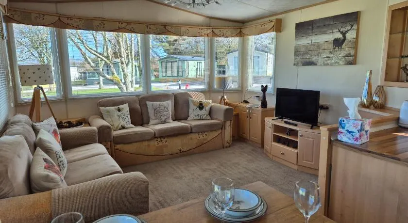 24 The Beeches Caravan Park - Image 1