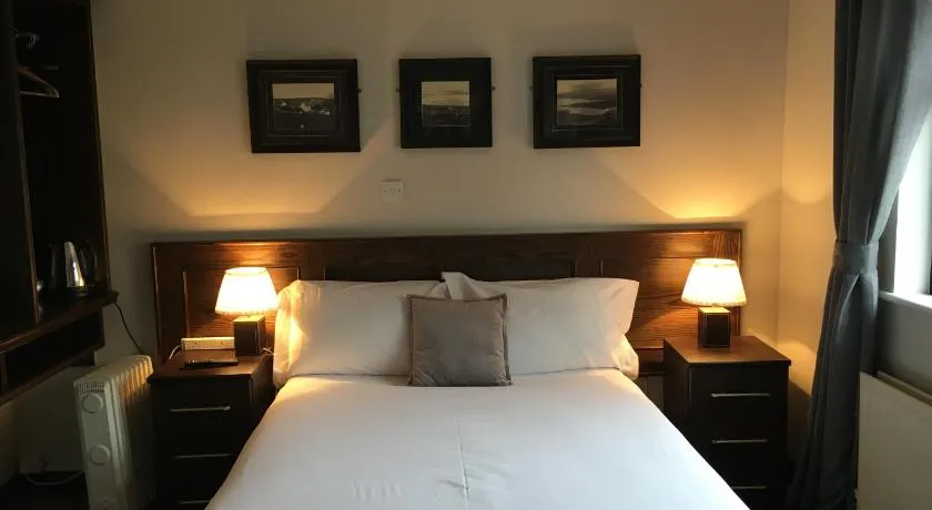 The Midway Bar & Guesthouse - Image 1