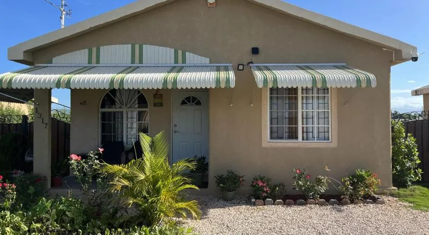 Finest Accommodation Phoenix Park Lot 1317 Phase 4 Portmore St Catherine - Image 1