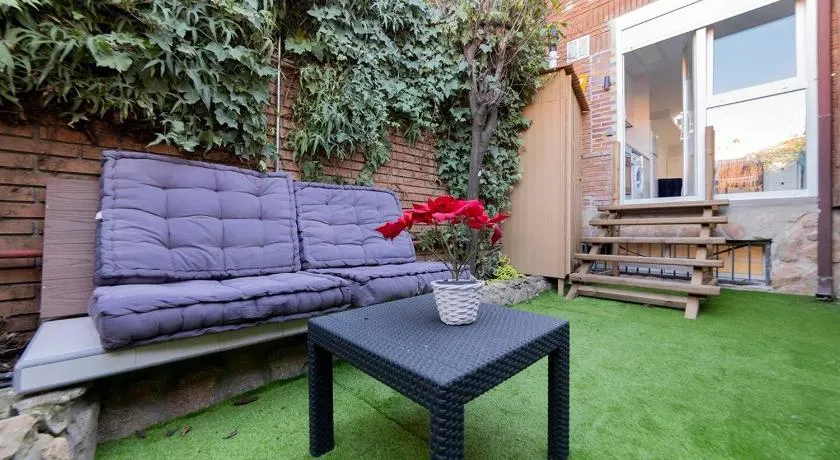 Apartamento con jardín privado - Image 1