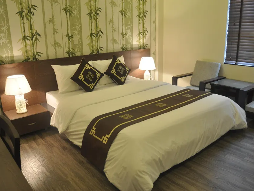 Rose Hotel - Image 1