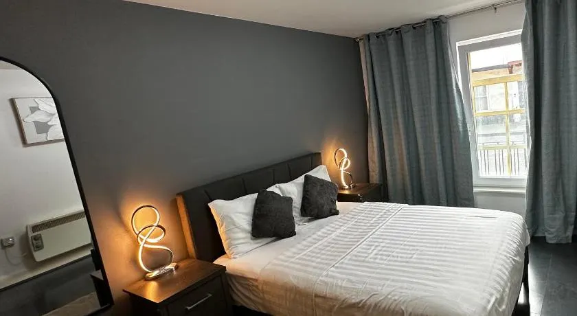 2 Bedroom Flat Ground Floor Town Centre Colchester - Image 1