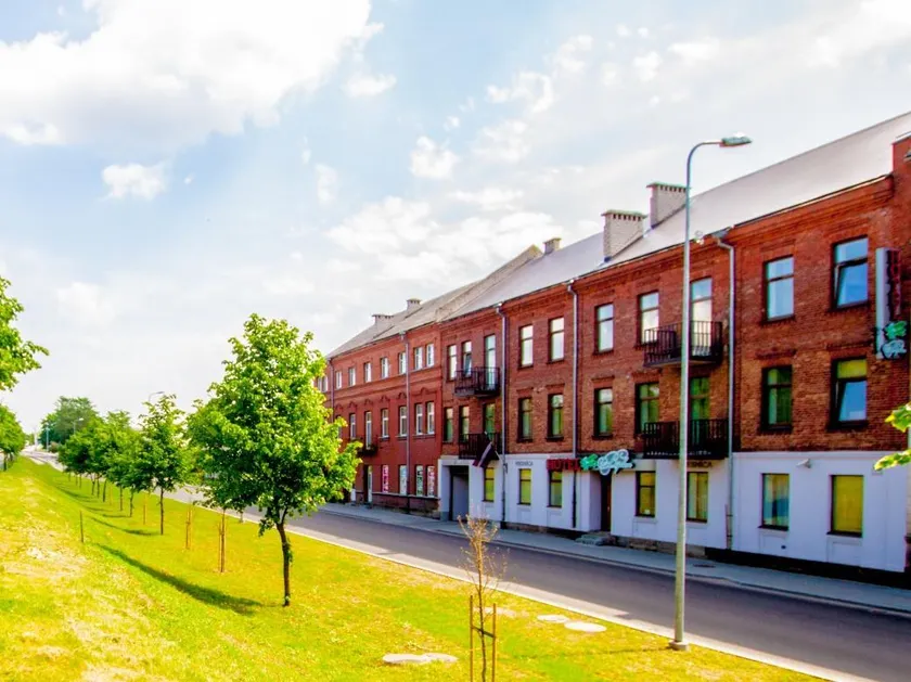 Biplan Hotel - Image 1