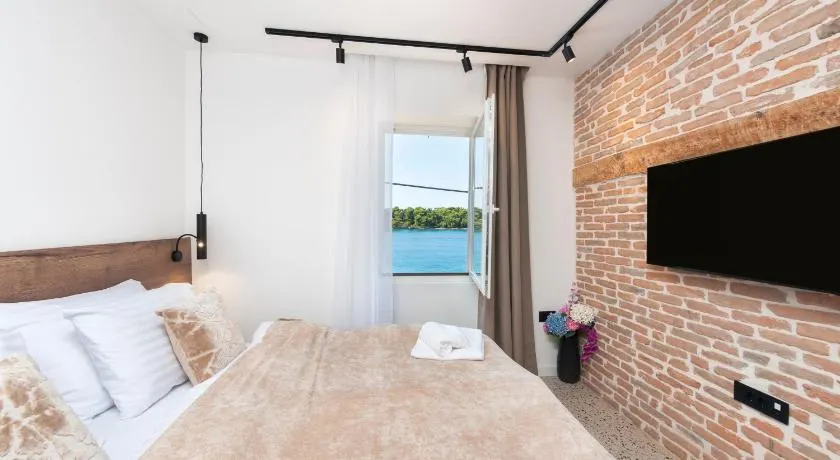 La Riva Luxury Rooms - Image 1
