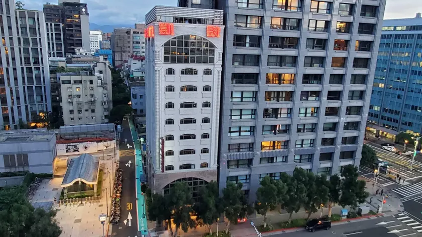 KDM Hotel - Image 1