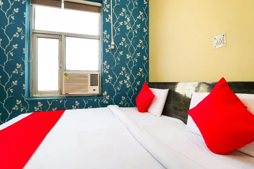 OYO 71348 R C Guest House - Image 1