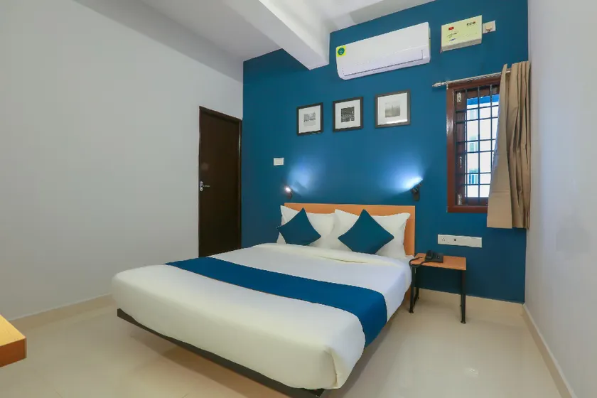 OYO SilverKey 78054 Murugan Rooms - Image 1