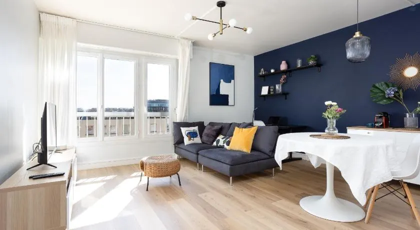 Renovated apartment metro, parking included, near Porte Versaille - Image 1