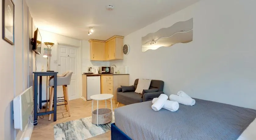 Pass the Keys Stylish and modern apartment - Image 1